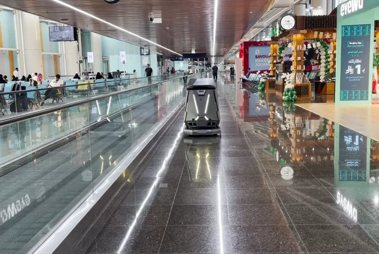 Limpieza elevada del aeropuerto con Skywalker 50